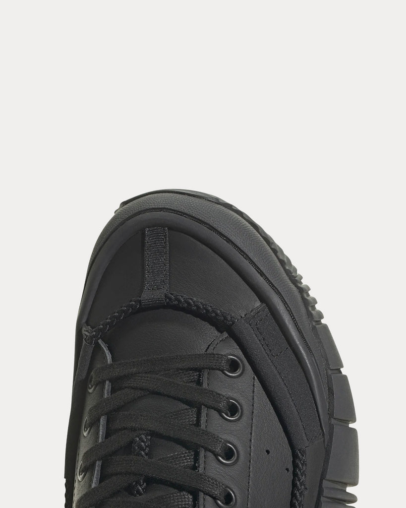 Scuba Stan Black / Green Low Top Sneakers