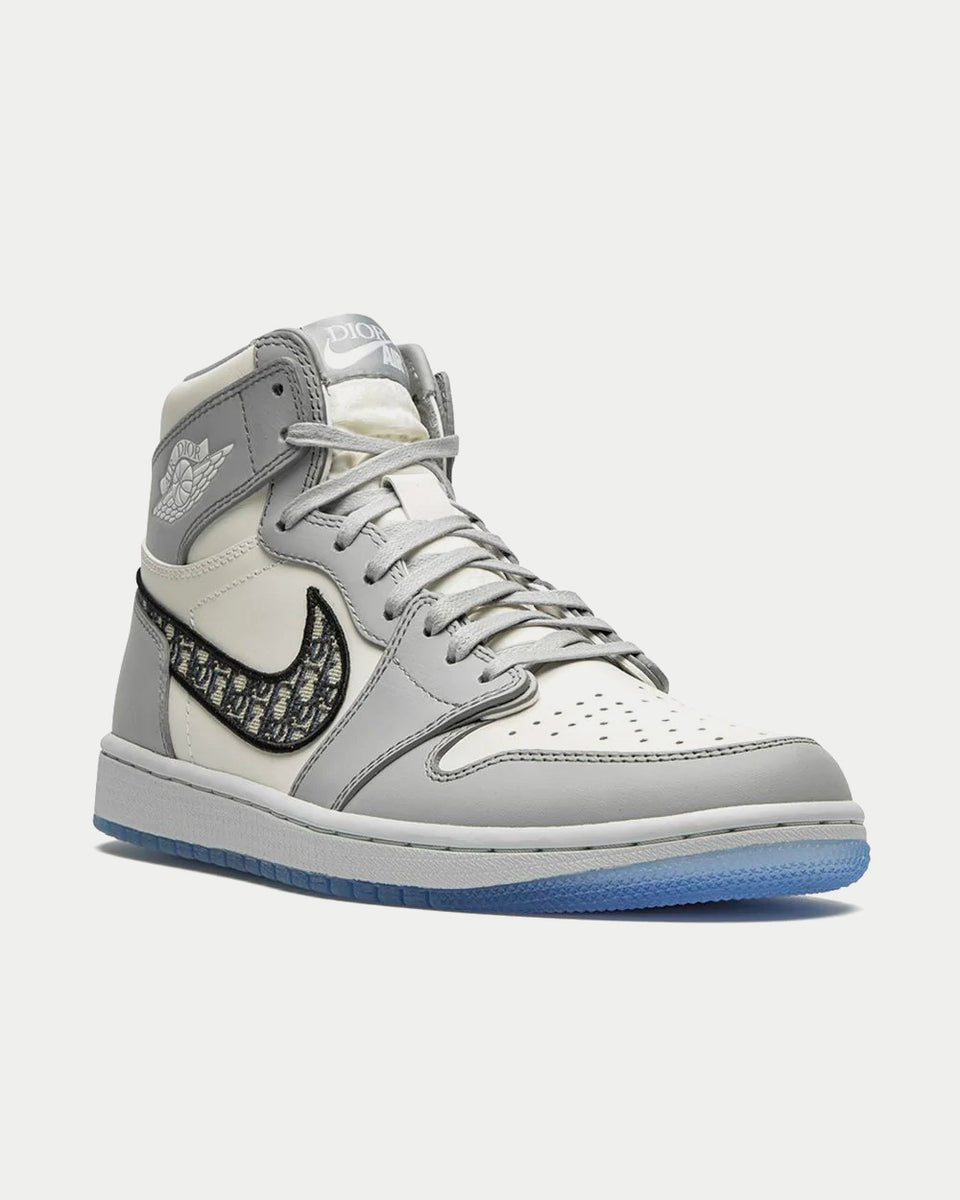 Virkelig kuvert fællesskab Jordan x Dior Air Jordan 1 Grey High Top Sneakers - Sneak in Peace