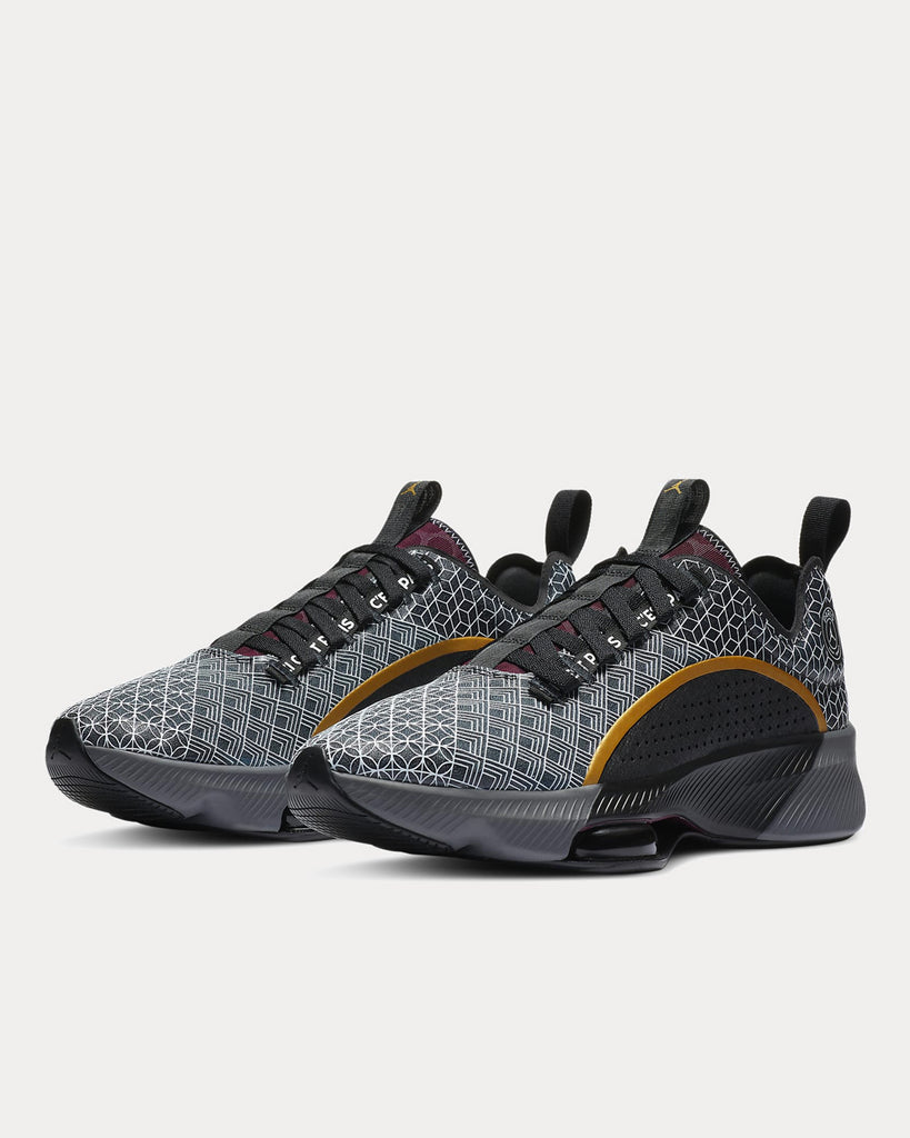 Air Zoom Black Low Top Sneakers