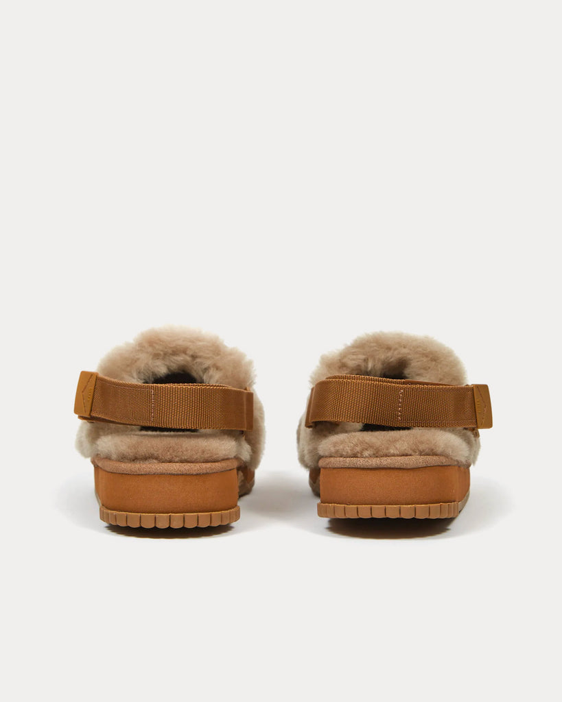 Snug Clog Mouton Dark Beige Slip Ons