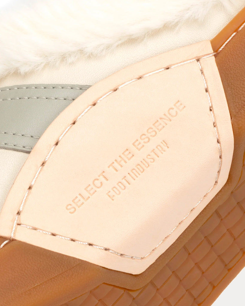 2022A/W AWE001-301 Turtledove Slip On Sneakers