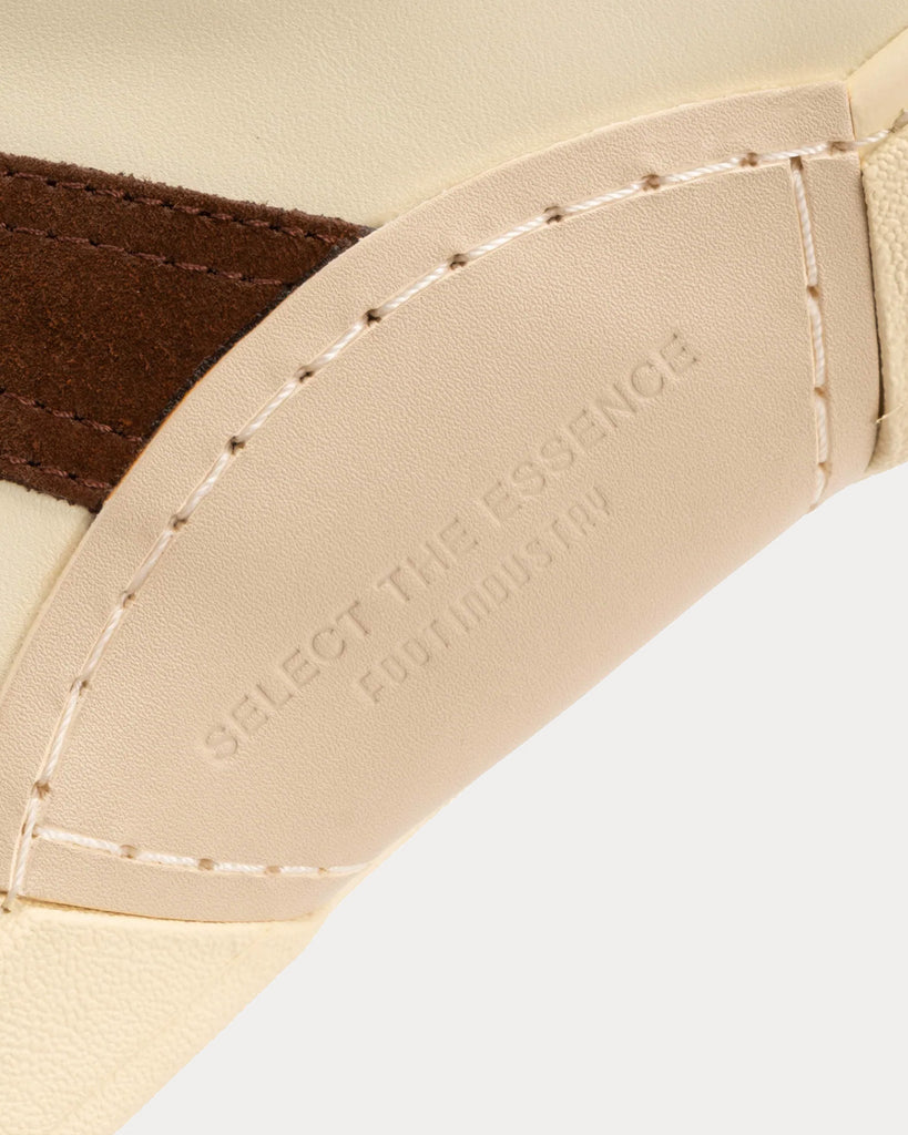 2022 a/w AUA301-003 Off-White / Brown Low Top Sneakers