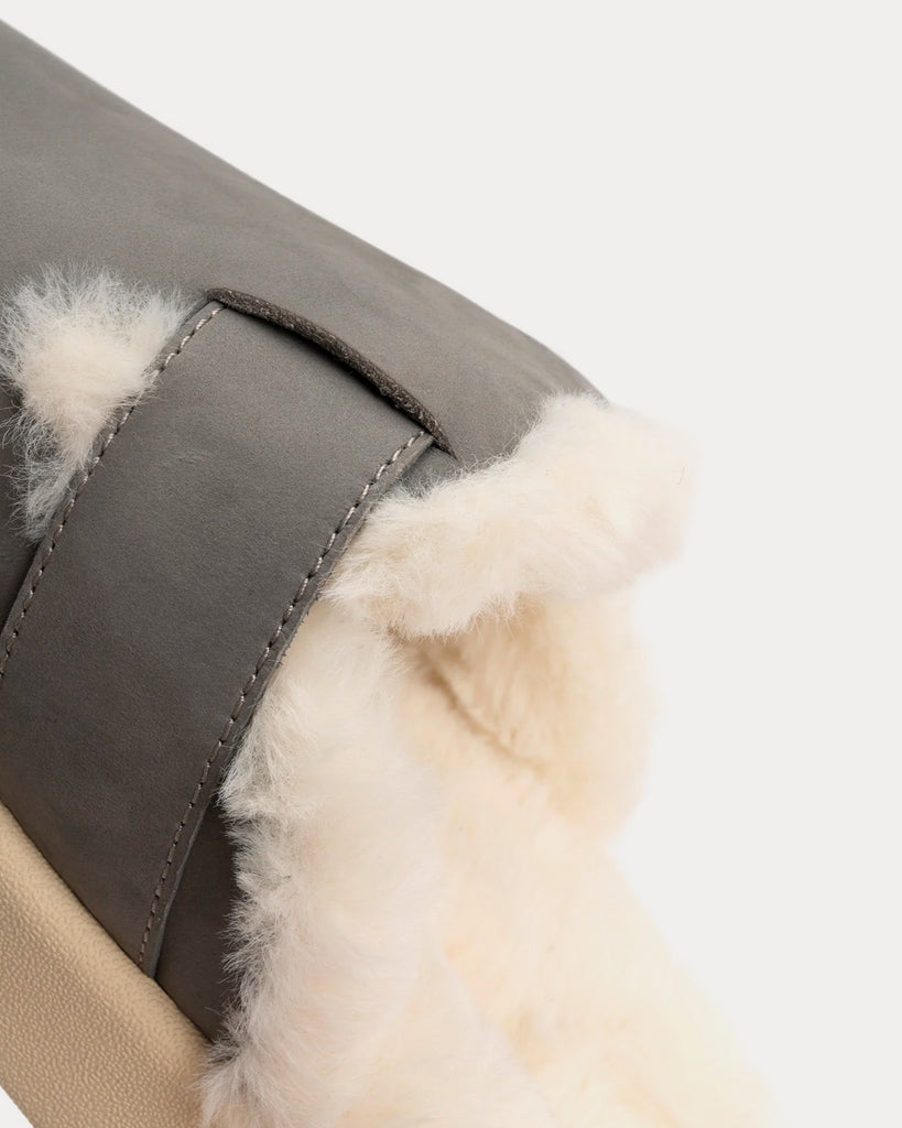 2022 a/w AUE003-001 Grey Slip On Sneakers