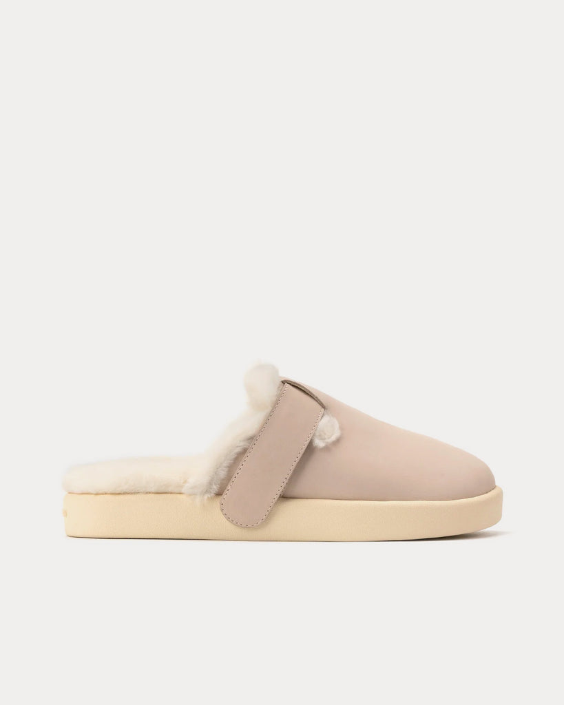 2022 a/w AUE003-002 Beige Slip On Sneakers
