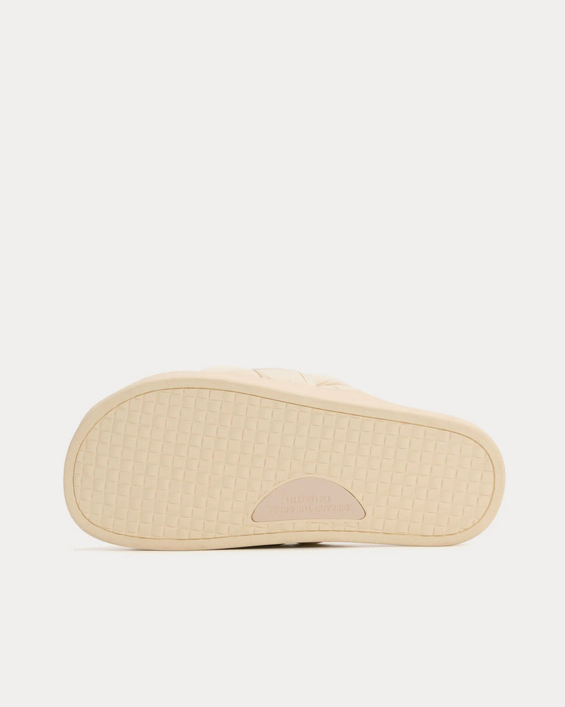 2022 a/w AUE901-001 White Slip Ons