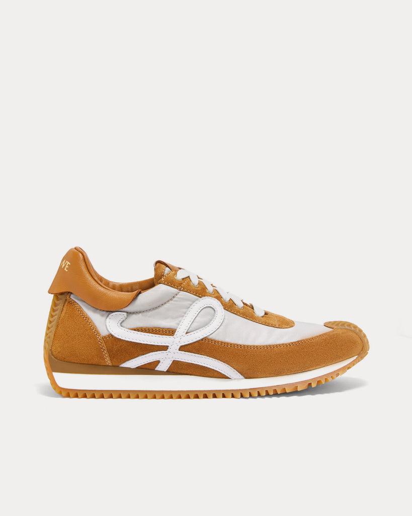 Flow Runner in Nylon & Suede Tan / Grey Low Top Sneakers