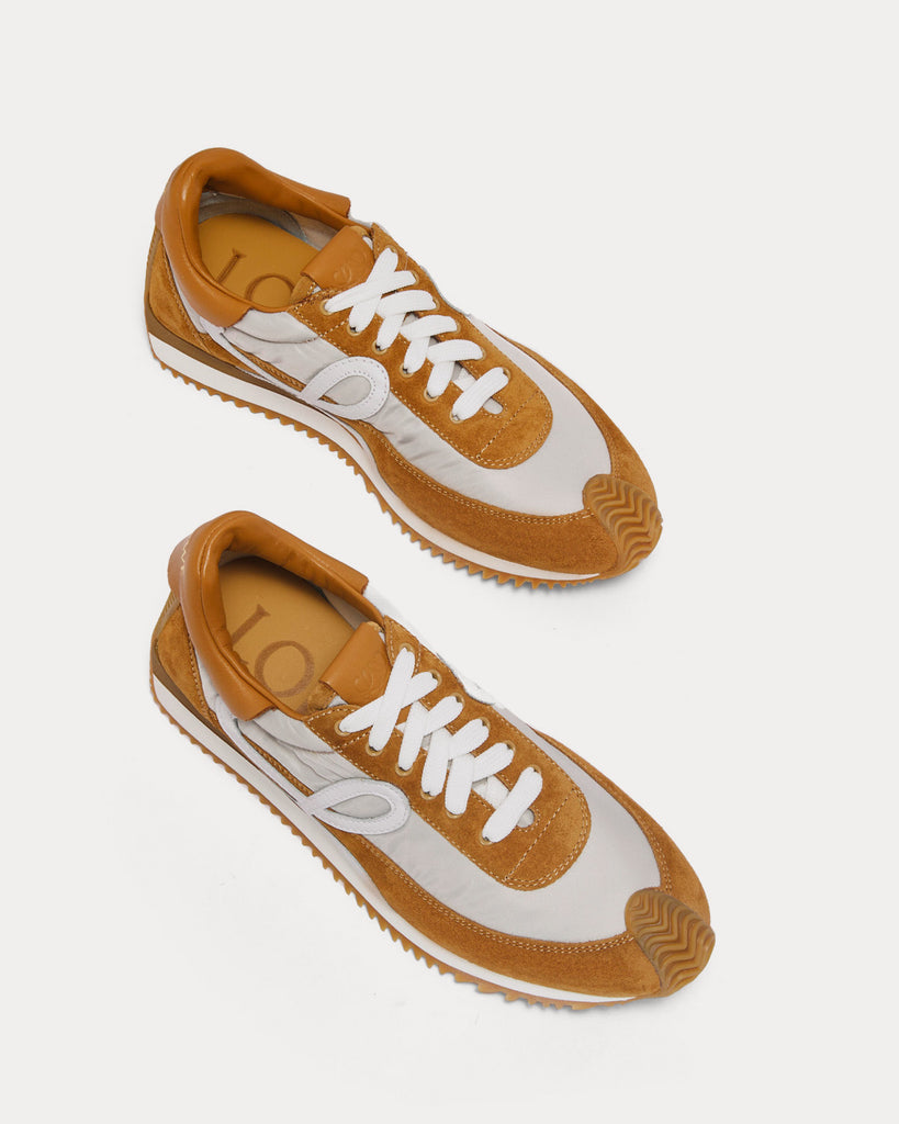 Flow Runner in Nylon & Suede Tan / Grey Low Top Sneakers
