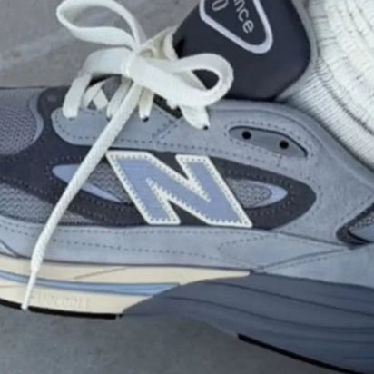 New Balance 990v7 Sneakers