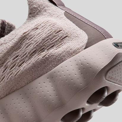 Nike Mind 002 Flyknit Sneakers