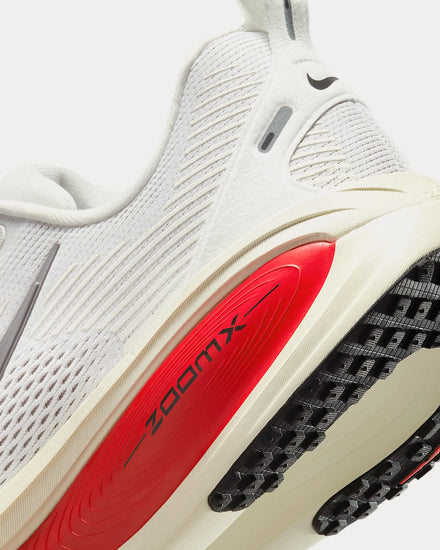 Nike Vomero 18 Platinum Tint / Siren Red / Light Smoke Grey / Metallic Pewter Running Shoes - 4