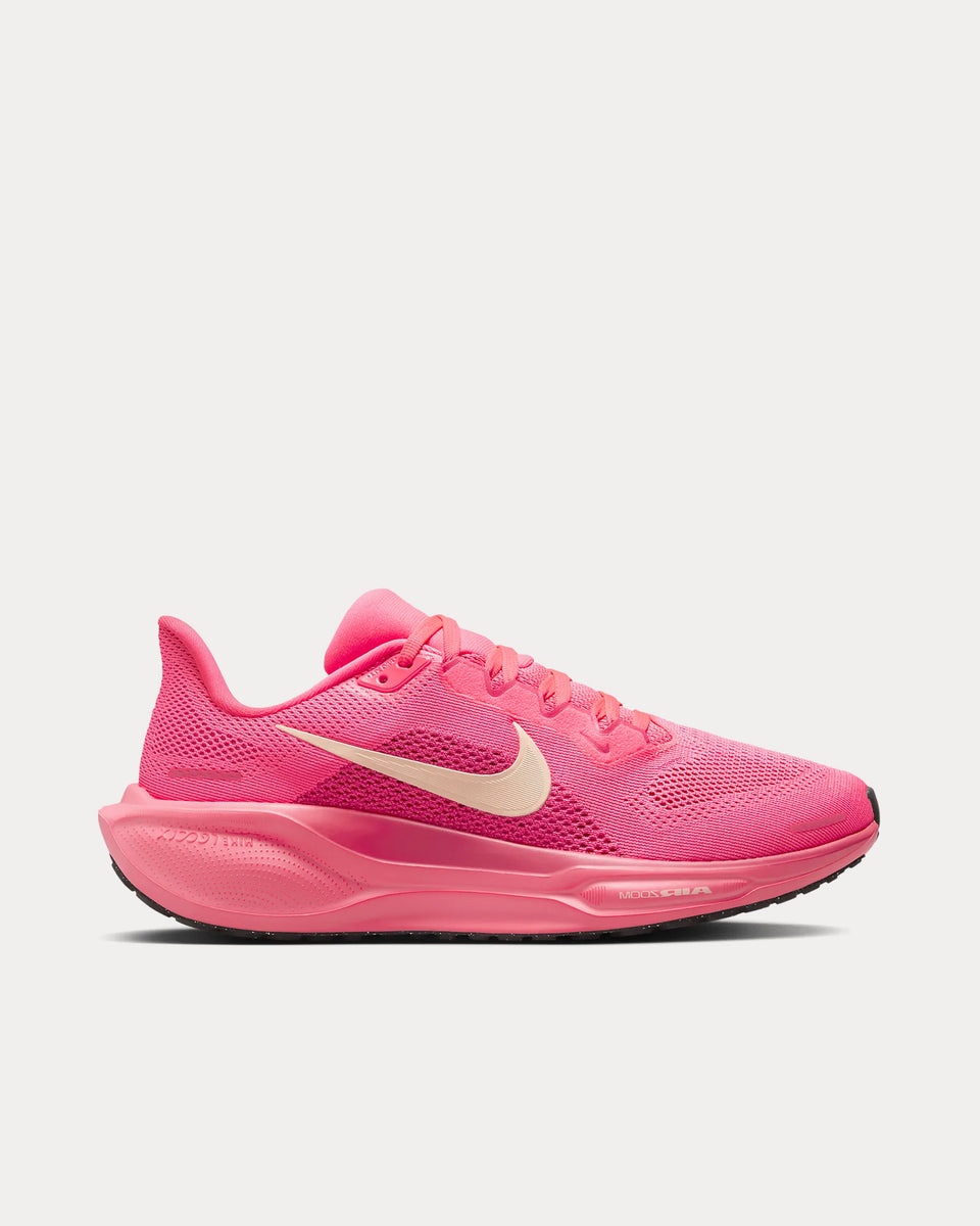Women's black nikes with hot pink cheap