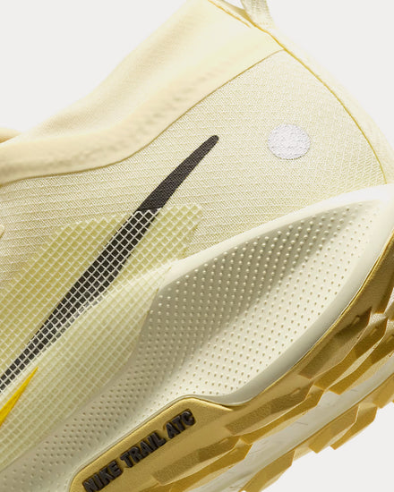 Nike Pegasus Trail 5 Gore-Tex Alabaster / Saturn Gold / Lightning / Medium Ash Running Shoes - 5