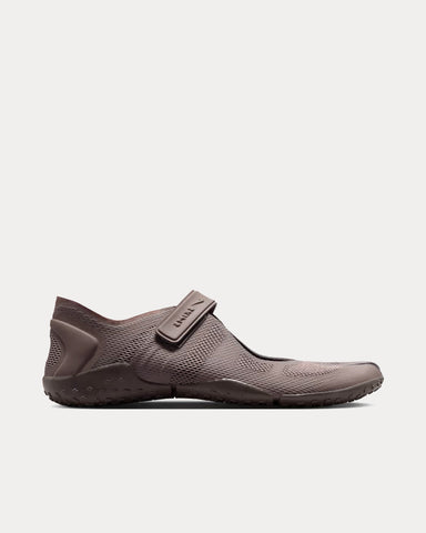 NikeSKIMS Rift Mesh Cave Stone / Medium Ash / Cave Stone Slip On Sneakers
