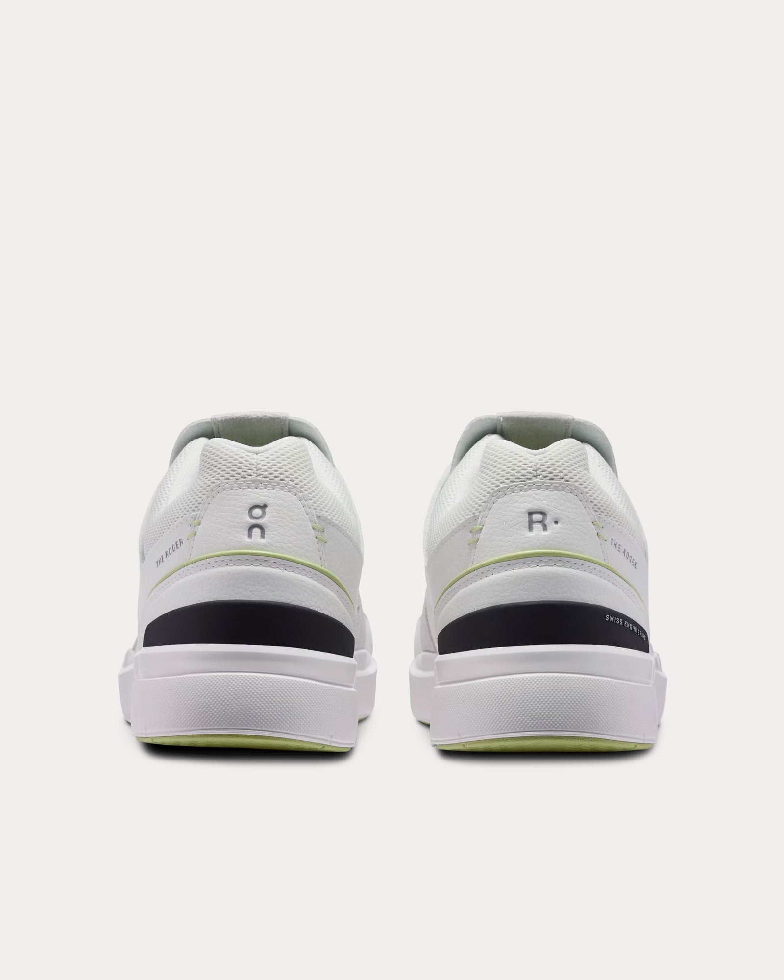 On Running - The Roger Clubhouse White / Acacia Low Top Sneakers