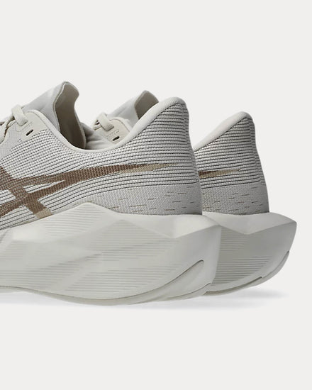 Asics Novablast 6 Soft Oak / Griege Running Shoes - 6