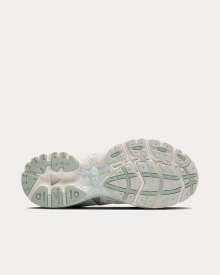 Brooks Running Adrenaline GTS 10 White / Coconut Milk / Smoke Low Top Sneakers - 5