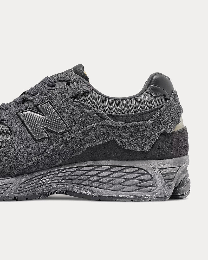 New Balance Men's 2002r Phantom / Magnet Low Top Sneakers & Trainers