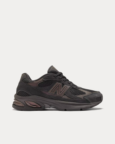 New Balance 2010 Black / Iridescent Low Top Sneakers