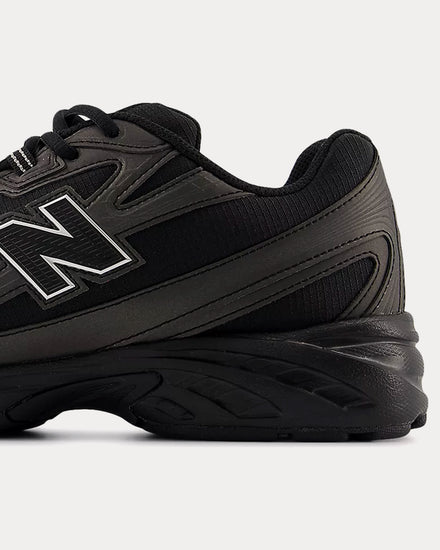 New Balance 740 Black / Silver Metallic Low Top Sneakers - 5