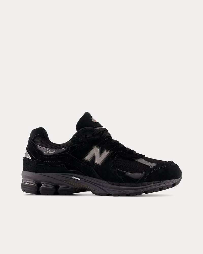 New Balance Men's 2002r Gore-Tex Black / Magnet Low Top Sneakers