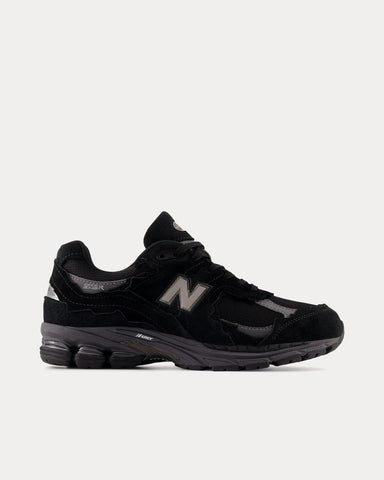 New Balance 2002r Gore-Tex Black / Magnet Low Top Sneakers