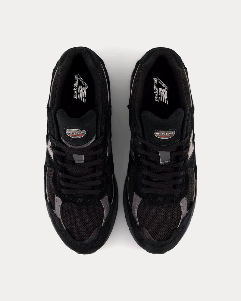 New Balance Men's 2002r Gore-Tex Black / Magnet Low Top Sneakers