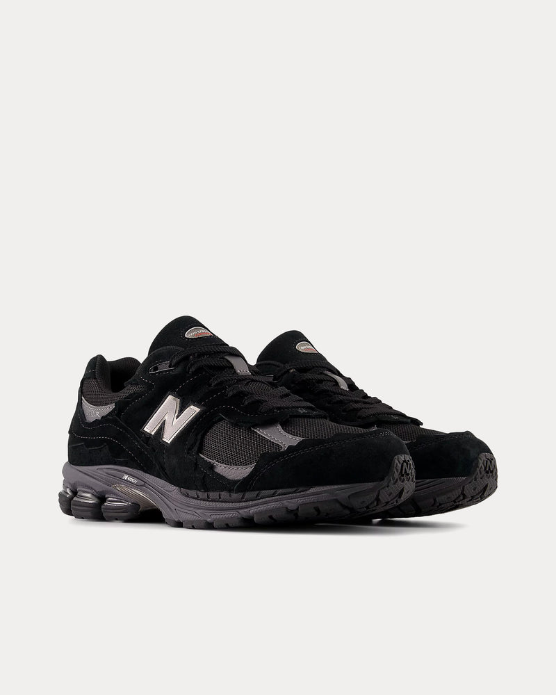 New Balance Men's 2002r Gore-Tex Black / Magnet Low Top Sneakers