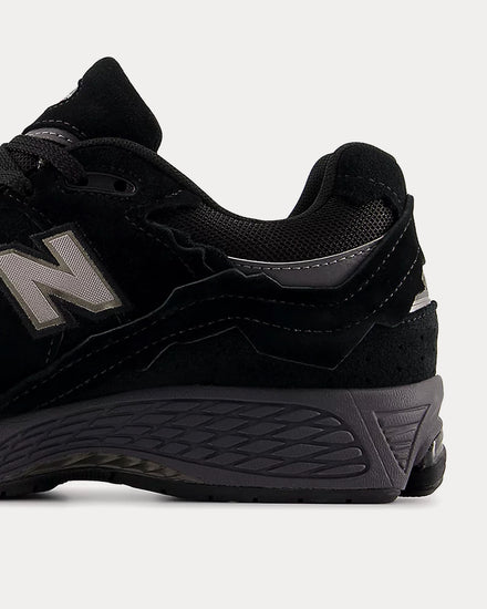 New Balance 2002r Gore-Tex Black / Magnet Low Top Sneakers - 5
