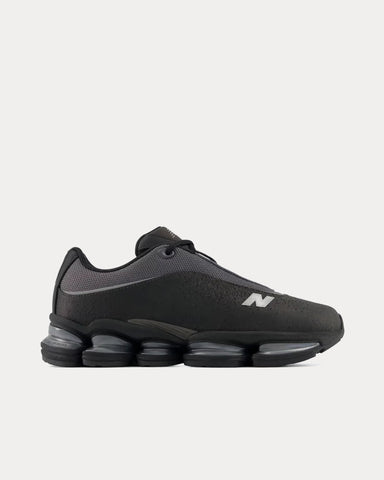 New Balance 2000 Sleek Black Low Top Sneakers