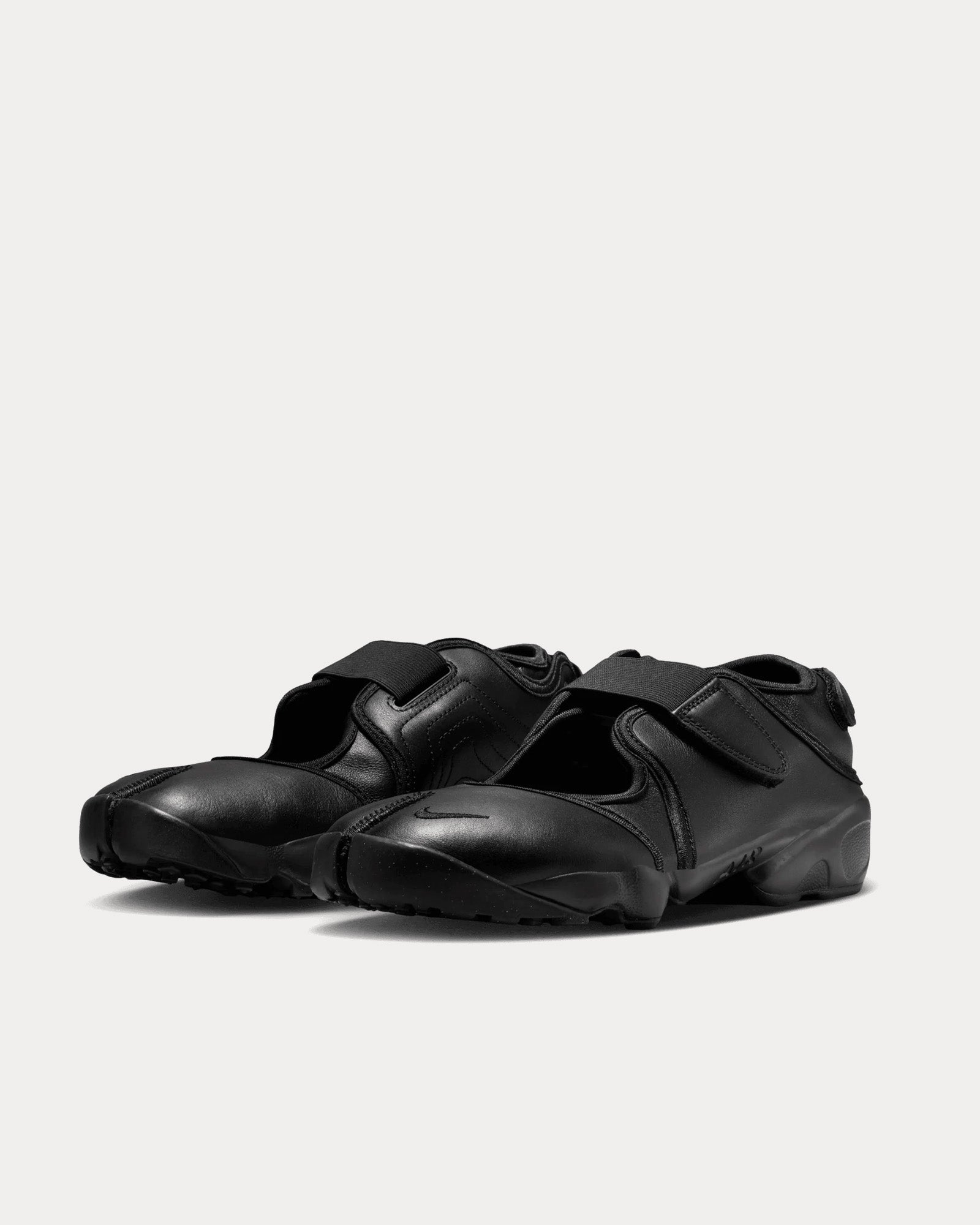 Nike air rift black and white sales