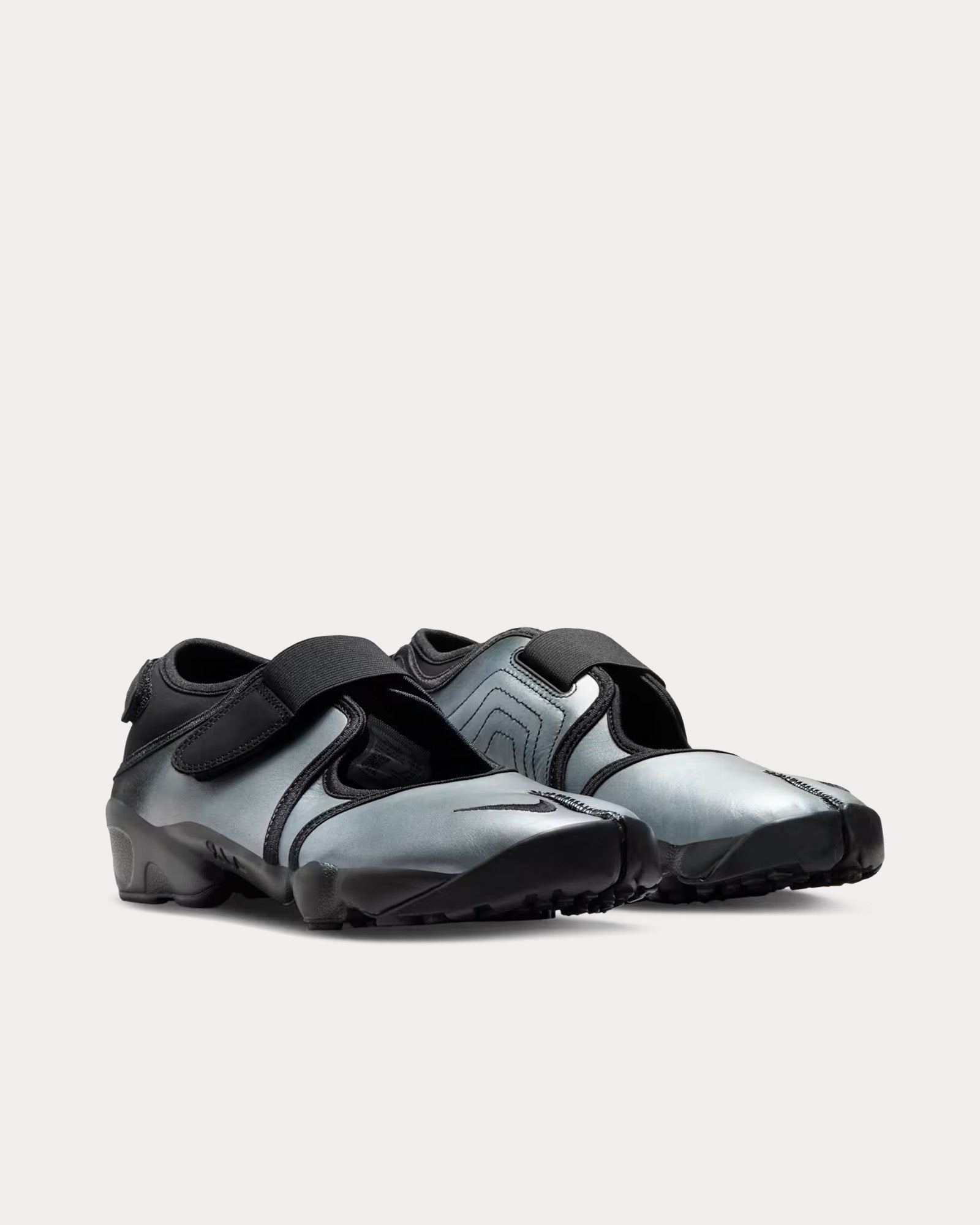 Nike Women's Air Rift Leather Metallic Silver / Black Slip On Sneakers
