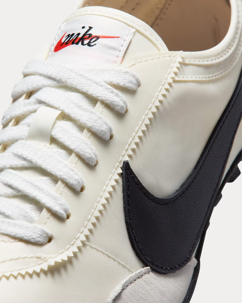 靴 Nike Women's Moon Shoe Soft Pearl/Black Nike Women's Moon Shoe Soft Pearl / Black Low Top Sneakers