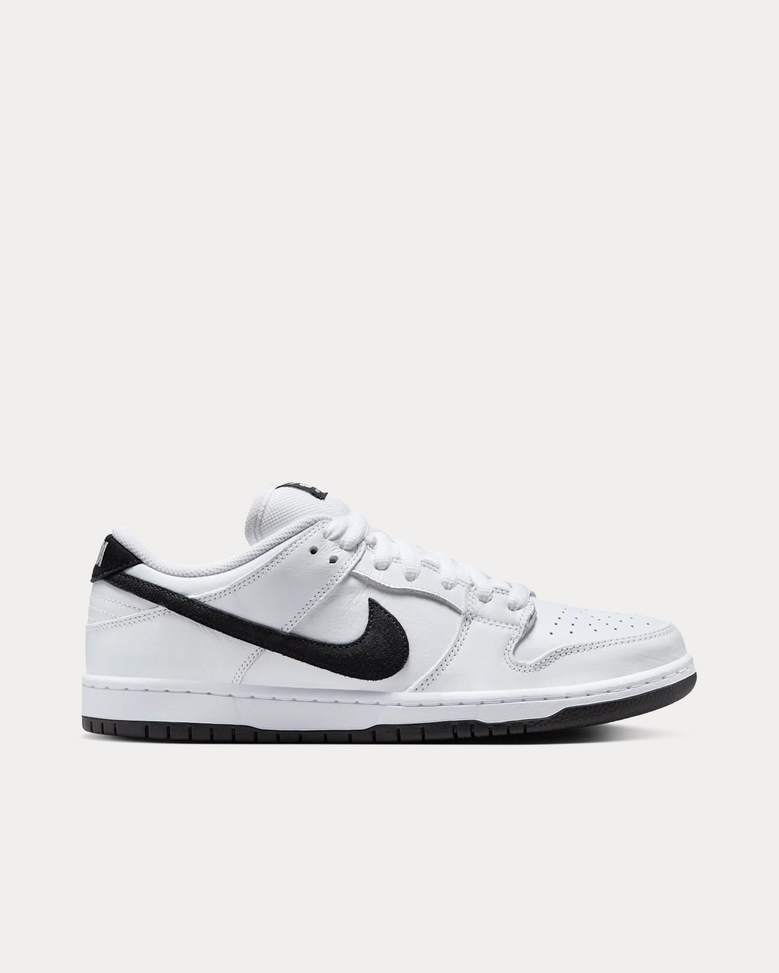 Nike Black and White Low-Top Trainers Women main image 3