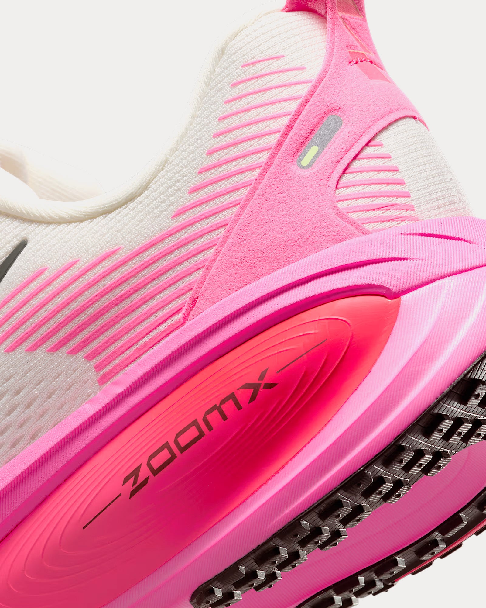 Nike Men's Vomero 18 Sail / Hyper Pink / Hyper Pink / Sequoia Running Shoes