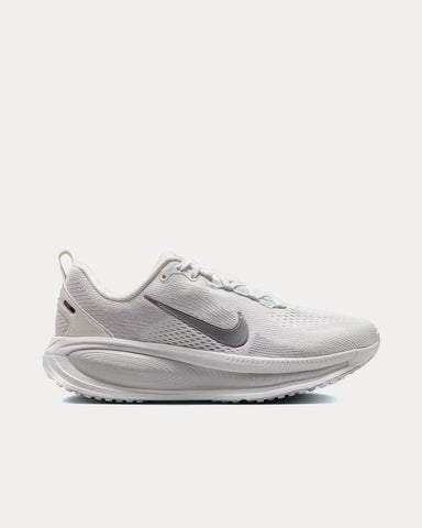 Nike Vomero 18 White / Photon Dust / Summit White / Metallic Silver Running Shoes