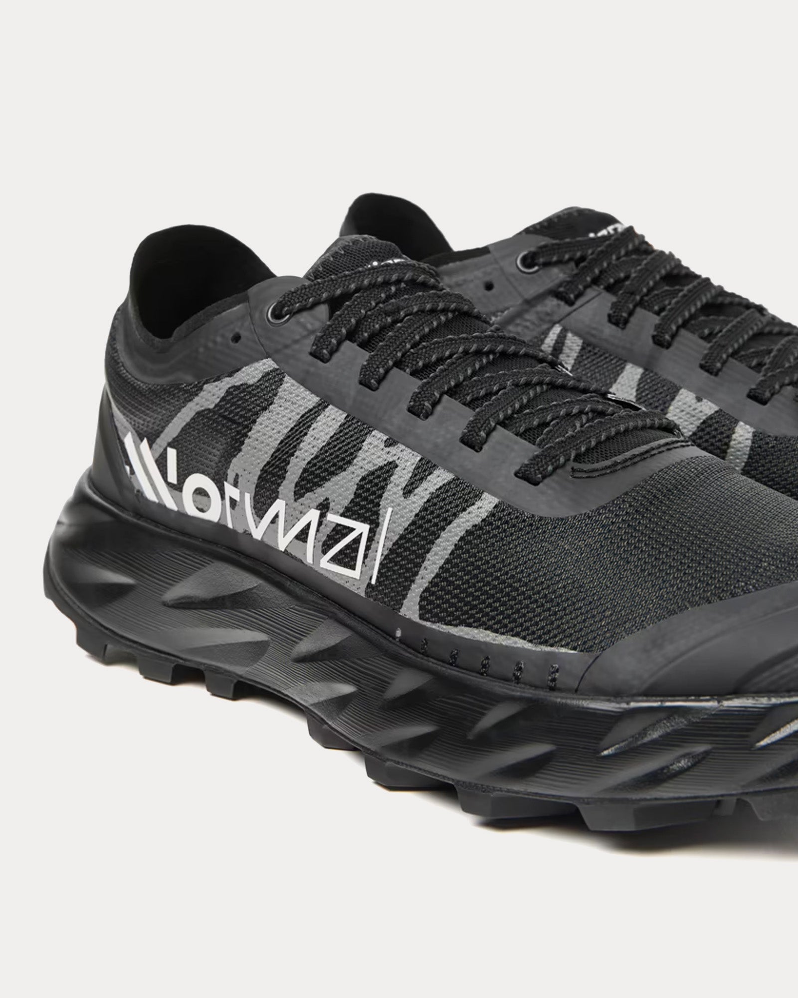 NNormal Unisex Kjerag Brut Black Running Shoes