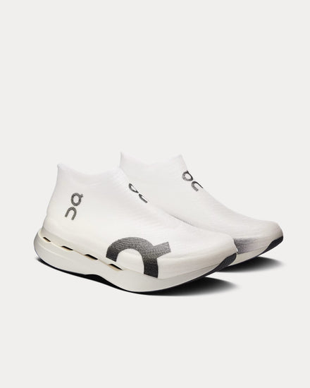 On Running LightSpray Cloudboom Strike White / Black Running Shoes - 3