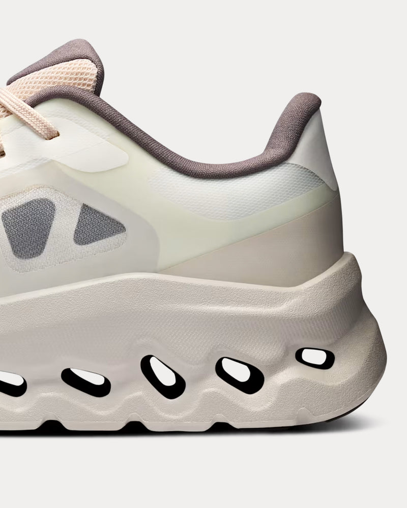 On Running Women's Cloudtilt Remix Silver / Ivory Low Top Sneakers