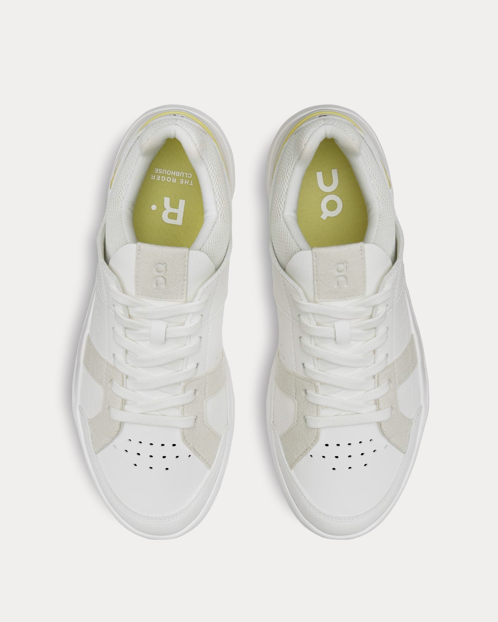 On Running - The Roger Clubhouse White / Mauve Low Top Sneakers