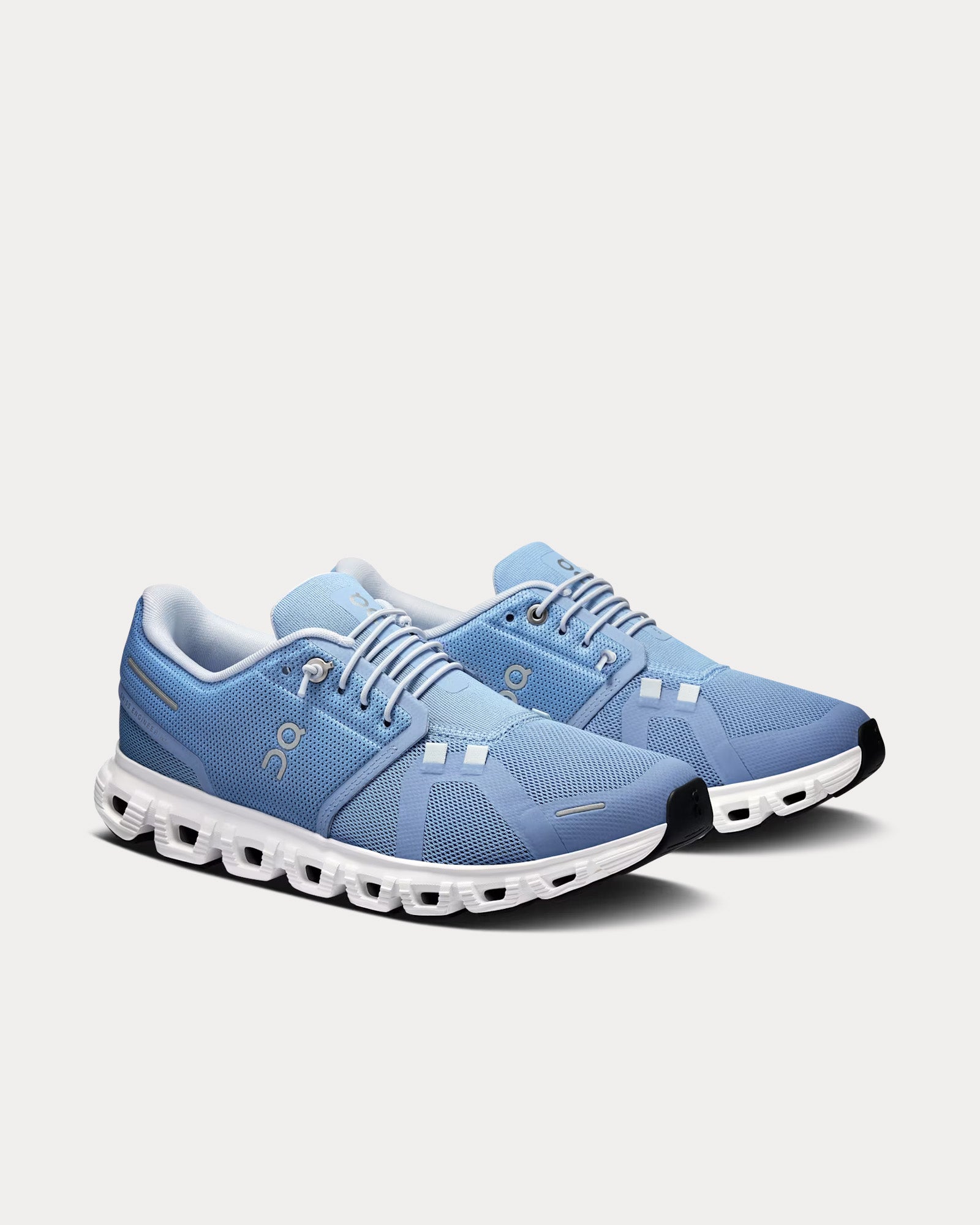 On Running Women's Cloud 6 Sneaker in Chambray/White
