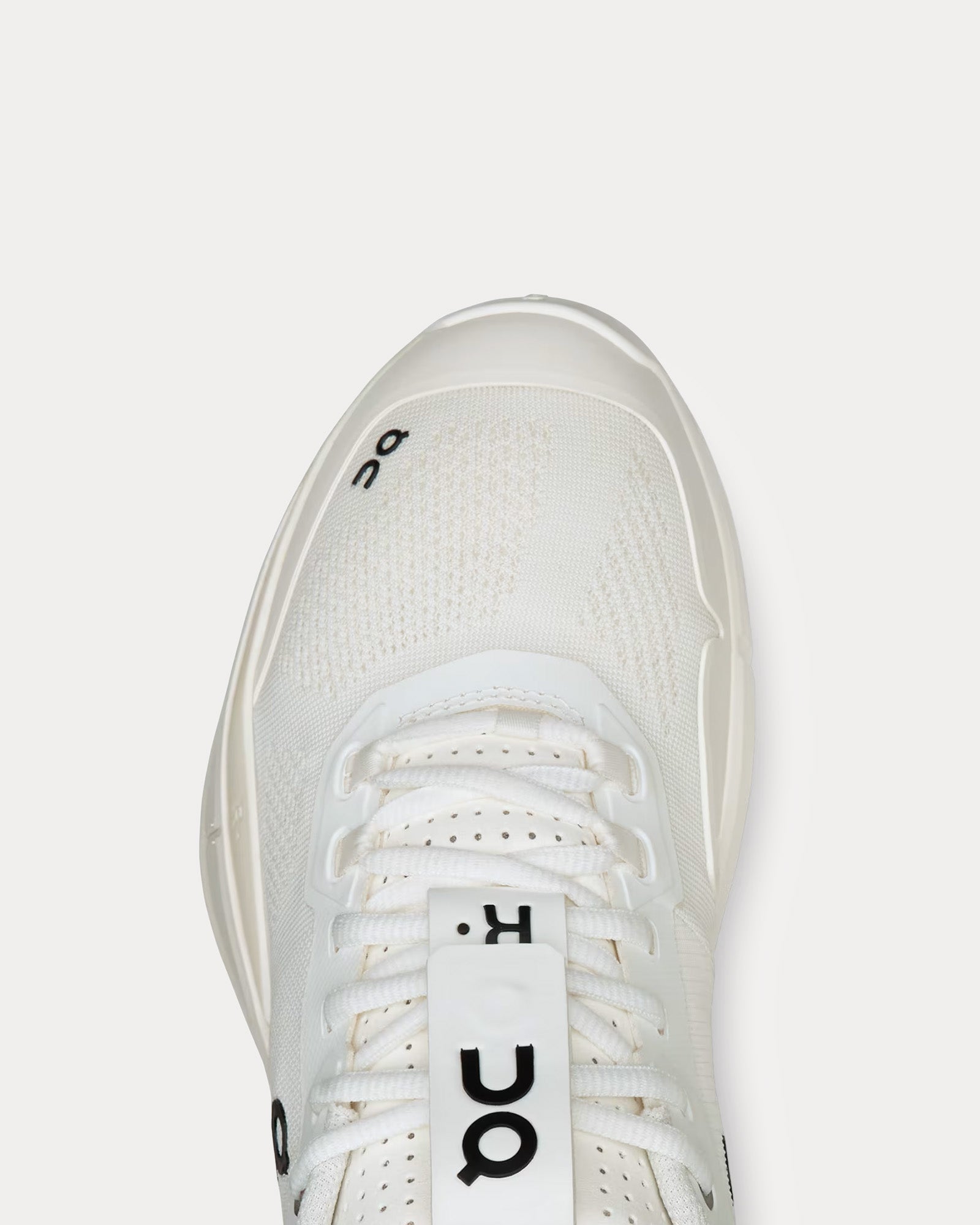 On Running - Roger Pro Undyed-White / Black Low Top Sneakers