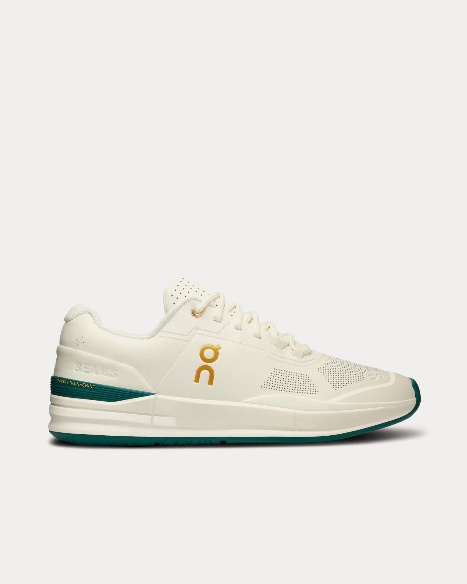 On x Beams Women's The Roger Pro Ivory / Evergreen Low Top Sneakers