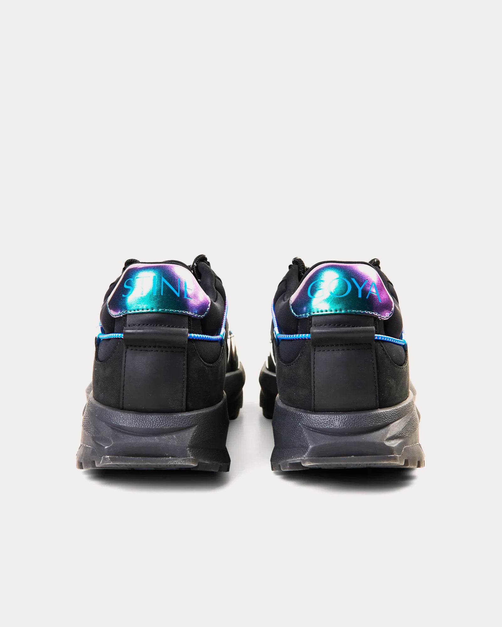 Stine Goya The Stine Goya Sneaker Dark Holographic Black Low Top Sneakers Sneak in Peace