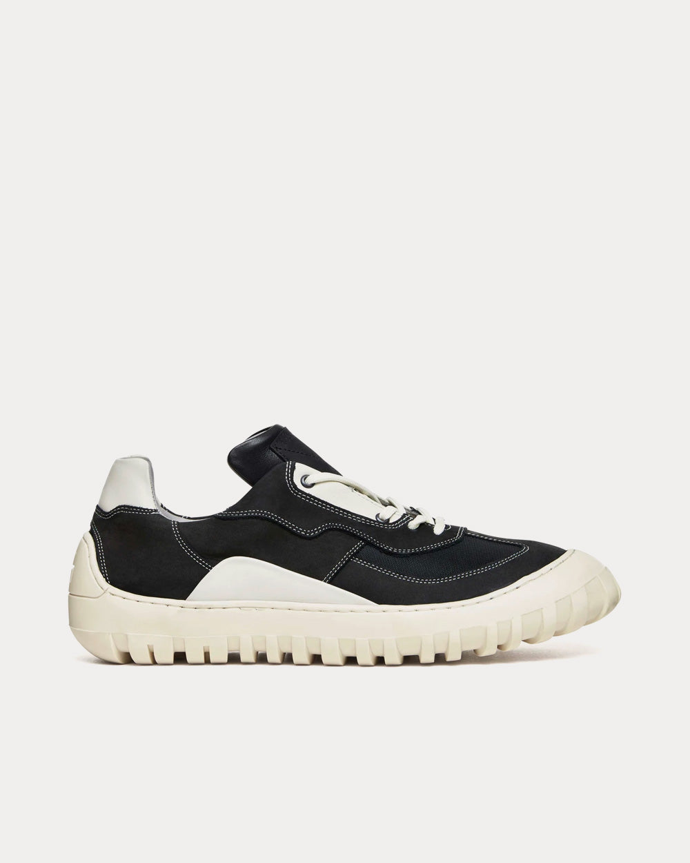 Strand 180 Black / White Low Top Sneakers