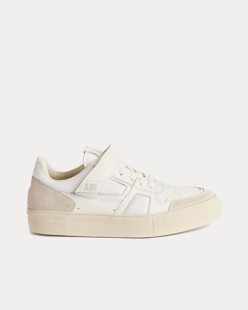 Ami Paris Ami De Coeur White Low Top Sneakers - 1