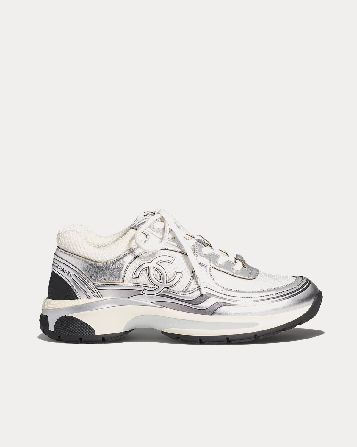 希少品◆入手困難【CHANEL】sneakers Laminated & White Silver Chanel Women's Fabric & Laminated White & Silver Low Top