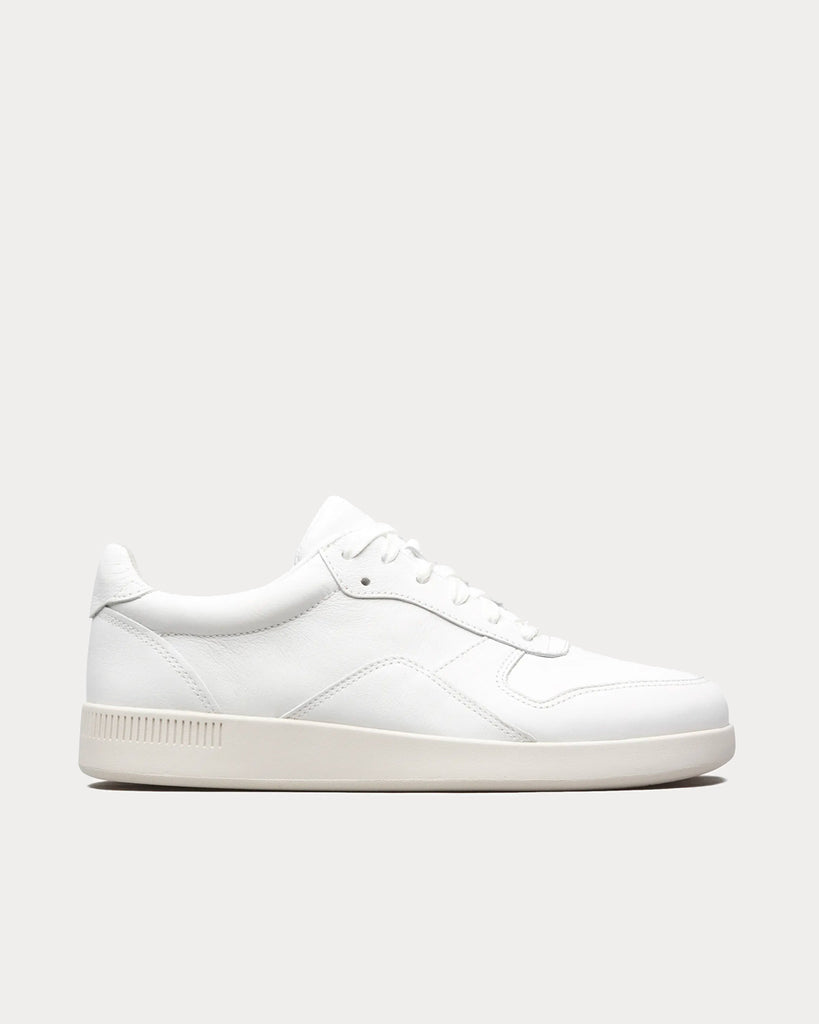 Court hotsell sneakers white