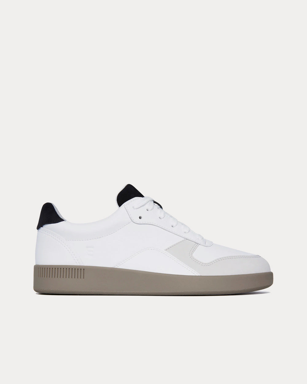Everlane - The ReLeather Court White / Smoke Low Top Sneakers
