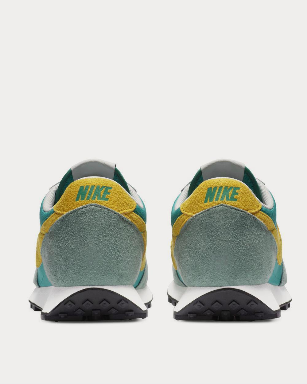 Nike daybreak sp on feet hotsell