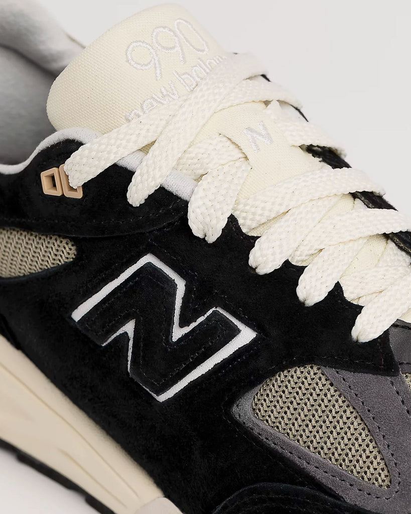 New balance 990v2 black top
